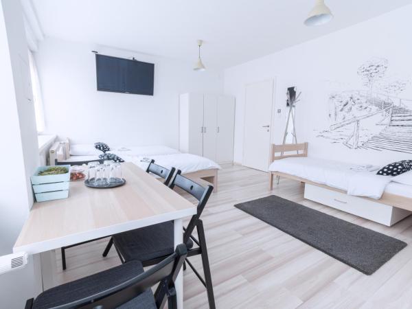 The Dots Hostel : photo 2 de la chambre chambre familiale avec salle de bains privative