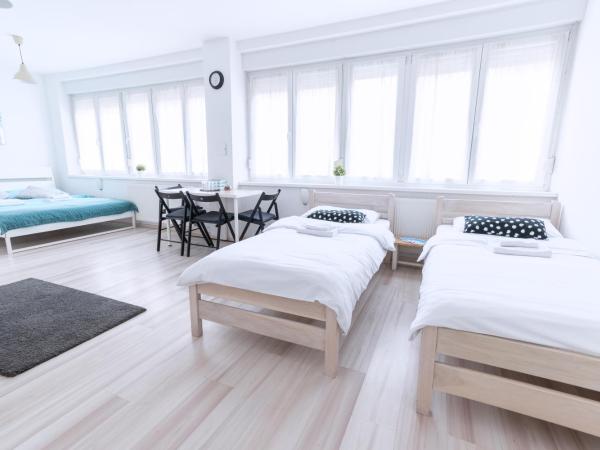 The Dots Hostel : photo 4 de la chambre chambre familiale avec salle de bains privative