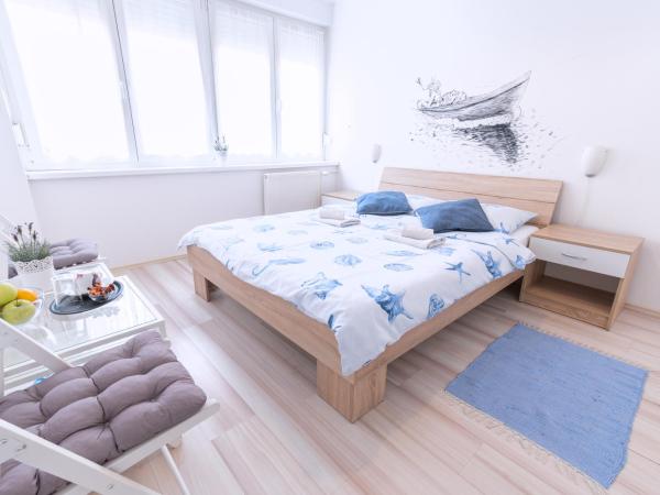 The Dots Hostel : photo 8 de la chambre chambre double standard avec salle de bains commune