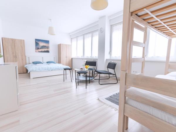 The Dots Hostel : photo 4 de la chambre chambre double familiale