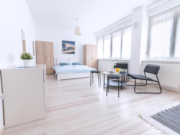 The Dots Hostel : photo 5 de la chambre chambre double familiale