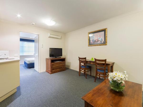 Canberra Parklands Central Apartment Hotel Official : photo 4 de la chambre suite lit queen-size