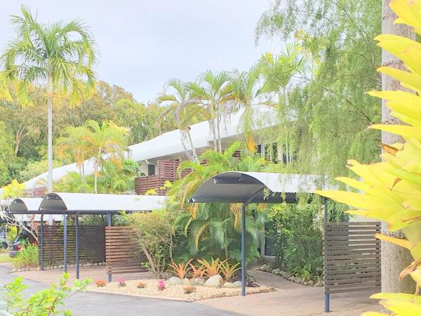 Mango Tree Holiday Apartments : photo 1 de la chambre appartement avec balcon