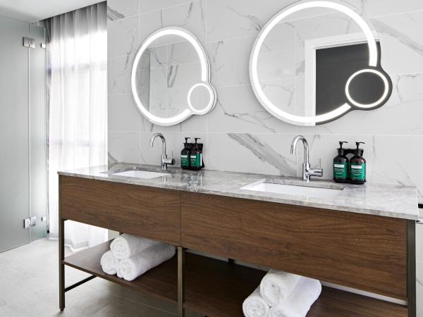 Crowne Plaza Sydney Darling Harbour, an IHG Hotel : photo 1 de la chambre suite junior