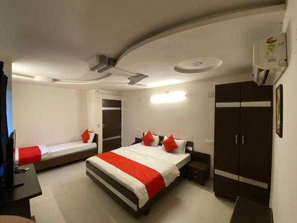 Hotel Riverfront : photo 1 de la chambre chambre triple avec baignoire