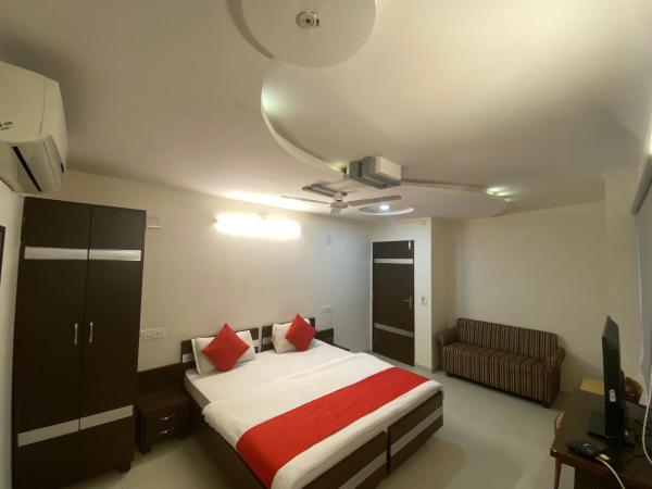 Hotel Riverfront : photo 4 de la chambre chambre triple avec baignoire