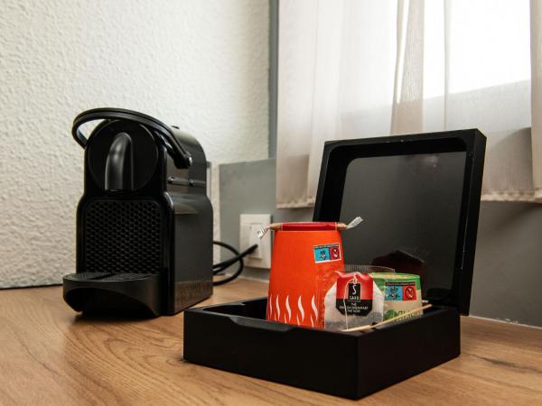 Hôtel Le Cyrano Bergerac : photo 5 de la chambre chambre supérieure lit queen-size