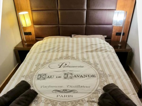 Chambre Hôtel Ibiza Spa - Hammam - Jacuzzis - Piscine Chauffée : photo 1 de la chambre chambre double