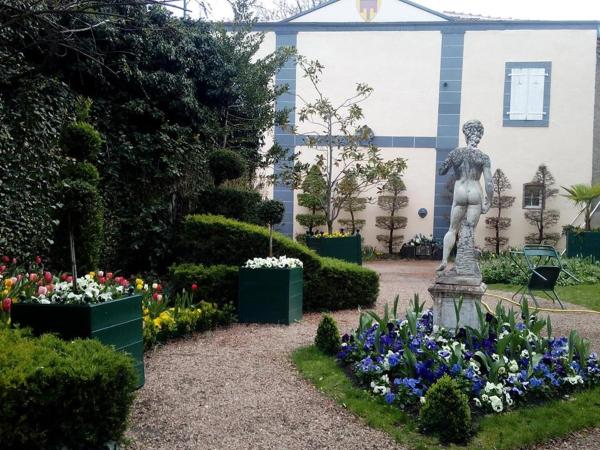 Proprit Charbaymond : photo 2 de la chambre chambre double - vue sur jardin