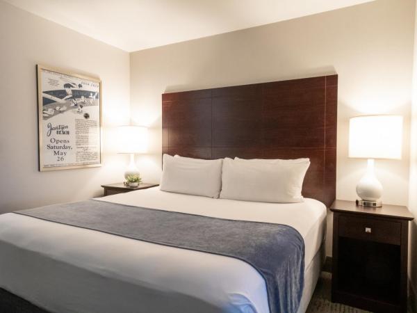 Oxford Suites Portland - Jantzen Beach : photo 2 de la chambre executive king suite sleeper sofa