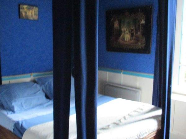 Propriété Charbaymond : photo 6 de la chambre chambre double - vue sur jardin