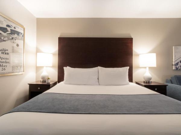 Oxford Suites Portland - Jantzen Beach : photo 2 de la chambre king suite sleeper sofa