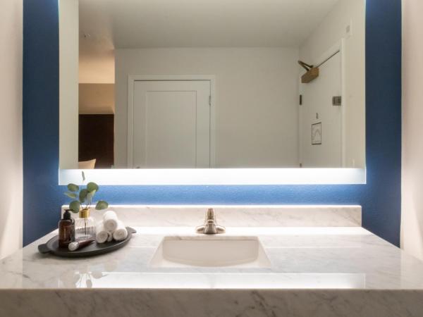 Oxford Suites Portland - Jantzen Beach : photo 6 de la chambre king suite sleeper sofa