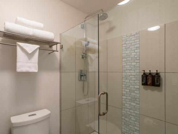 Oxford Suites Portland - Jantzen Beach : photo 6 de la chambre suite lit queen-size - 2