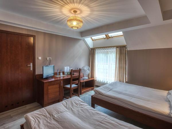 Dom Oliwski : photo 3 de la chambre chambre triple - vue sur jardin