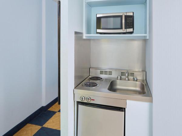 Ewa Hotel Waikiki : photo 3 de la chambre studio