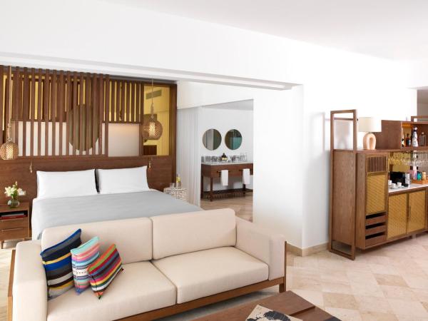ME Cabo by Meliá : photo 3 de la chambre suite exclusive me+ avec bain à remous et terrasse