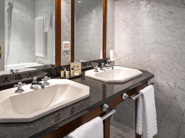 Château Gütsch : photo 3 de la chambre chambre double supérieure - vue sur lac