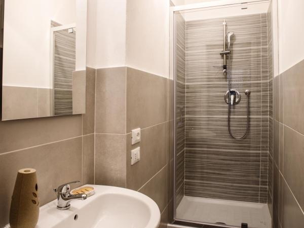 Etruria Airport : photo 5 de la chambre chambre double avec salle de bains privative