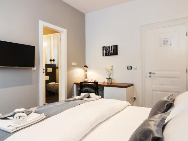 Prima Luxury Rooms : photo 1 de la chambre chambre lit queen-size avec balcon