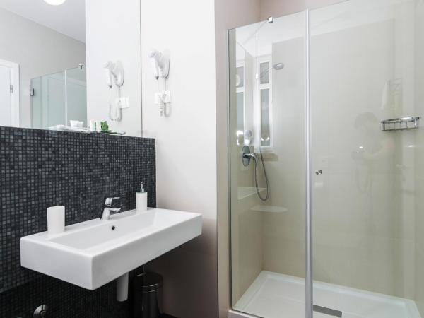 Prima Luxury Rooms : photo 3 de la chambre chambre lit queen-size avec balcon