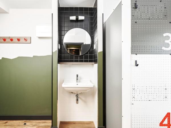 Generator Madrid : photo 7 de la chambre chambre privée avec 4 lits