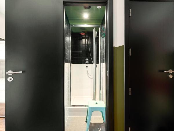 Generator Madrid : photo 5 de la chambre chambre privée avec 4 lits