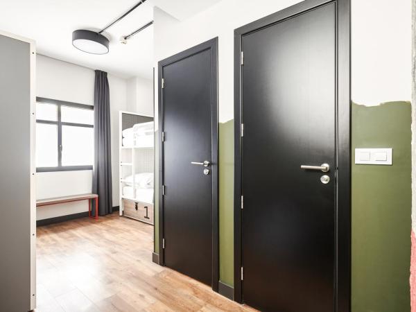 Generator Madrid : photo 3 de la chambre chambre privée avec 4 lits