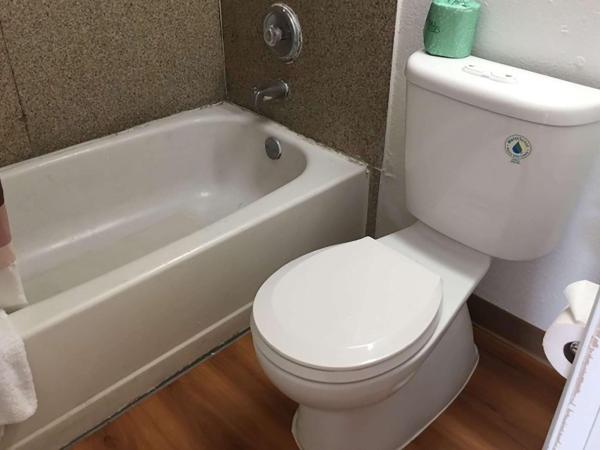 Travelodge by Wyndham San Antonio Lackland AFB North : photo 7 de la chambre chambre lit king-size - non-fumeurs