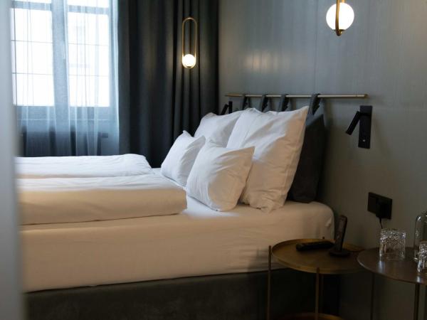 Altstadthotel Weisses Kreuz : photo 4 de la chambre chambre double medium