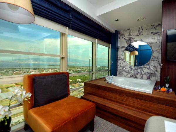 Ramada Encore by Wyndham Izmir : photo 4 de la chambre executive suite with seaview