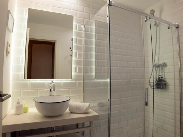 Cami Gallery Barcelona : photo 2 de la chambre chambre double Économique avec salle de bains privative