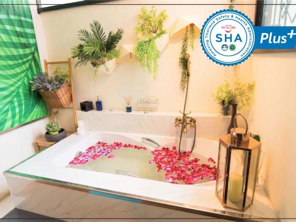 Pace Residence Pattaya : photo 3 de la chambre suite deluxe avec baignoire