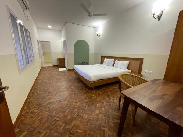 Hanu Reddy Residences - Nawab Habibullah Avenue : photo 3 de la chambre chambre lit king-size