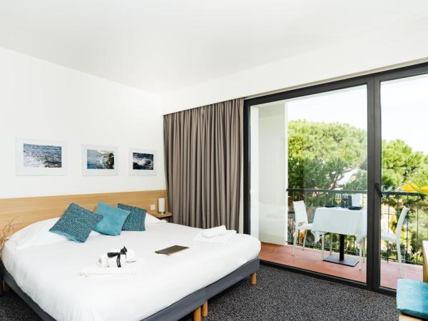 Grand Hotel Du Golfe : photo 1 de la chambre chambre double avec balcon - vue sur mer