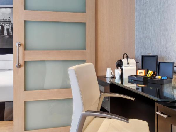 Melia Madrid Princesa : photo 4 de la chambre suite the level