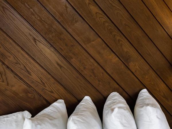 Hotel La Croix : photo 6 de la chambre penthouse platinum - vue sur silhouette des immeubles