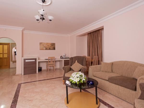 Club Paradiso Hotel & Resort : photo 3 de la chambre chambre familiale supérieure