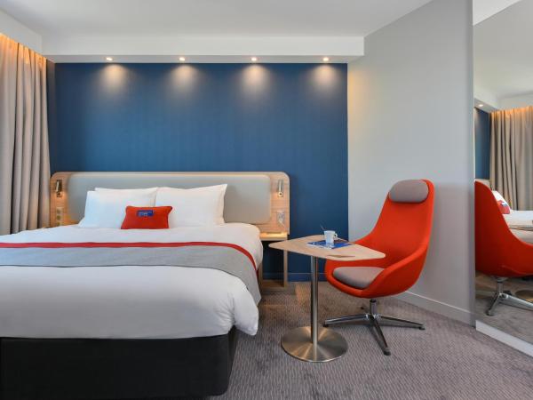 Holiday Inn Express - Rouen Centre - Rive Gauche by IHG : photo 1 de la chambre chambre lit queen-size standard - accessible aux personnes à mobilité réduite