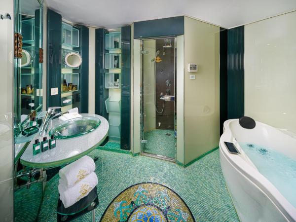 Hotel Lisboa : photo 3 de la chambre suite lit king-size royale