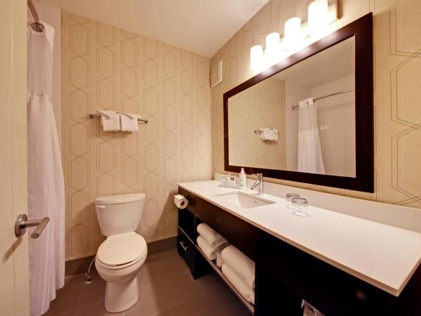 Coast Kamloops Hotel & Conference Centre : photo 5 de la chambre hébergement lit king-size coast - vue sur vallée