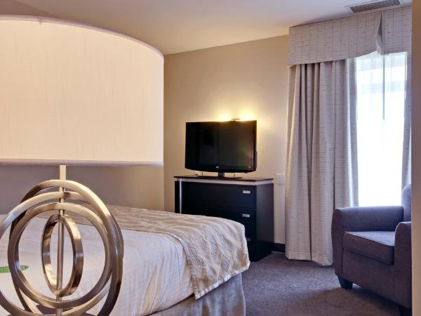 Coast Kamloops Hotel & Conference Centre : photo 4 de la chambre suite 2 chambres premium coast avec 3 lits