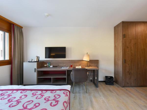 Hôtel des Vignes : photo 6 de la chambre chambre supérieure lit queen-size