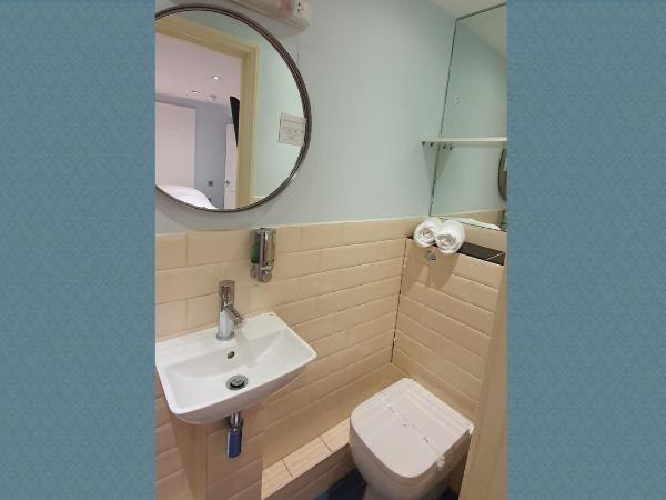 INNit Joy : photo 5 de la chambre chambre double avec salle de bains privative