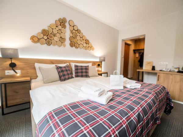 Nowa - Ski SPA Hotel : photo 3 de la chambre chambre double supérieure avec balcon et vue sur la montagne