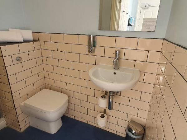 INNit Joy : photo 4 de la chambre chambre double avec salle de bains privative