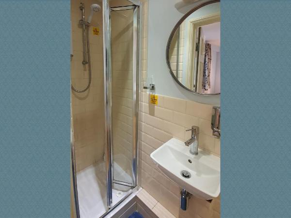 Churchill Brighton : photo 4 de la chambre chambre double avec salle de bains privative