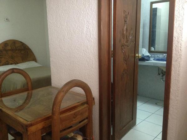 Hotel Colibri Queretaro : photo 4 de la chambre chambre deluxe (2 adultes + 1 enfant)