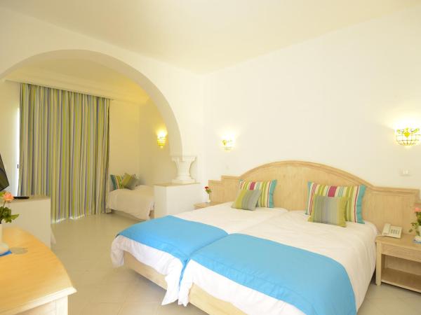 One Resort Aqua Park : photo 9 de la chambre chambre triple avec terrasse