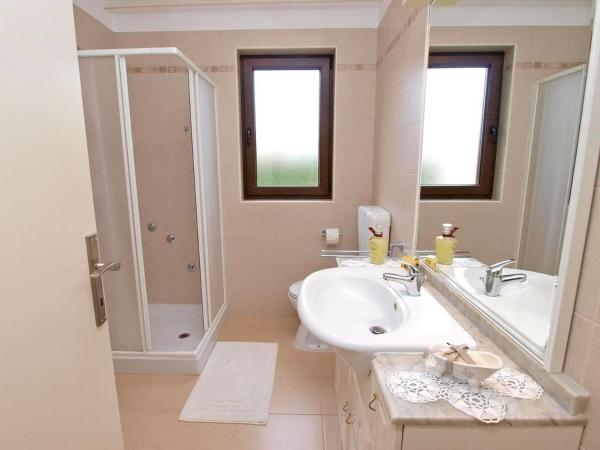 Lili : photo 9 de la chambre appartement - rez-de-chaussée